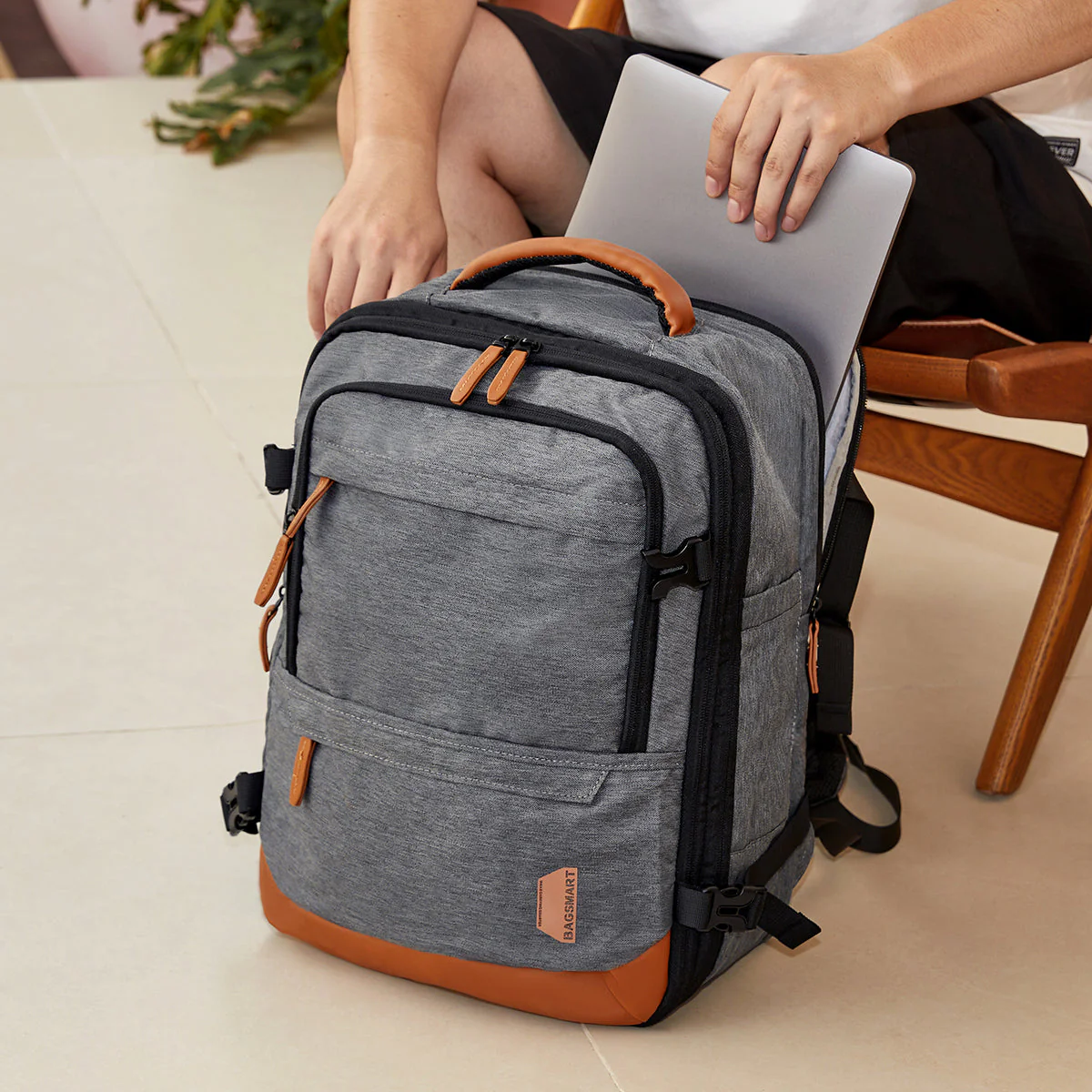 Falco 40L – erweiterbarer, flugtauglicher Handgepäck-Reiserucksack - Image 14