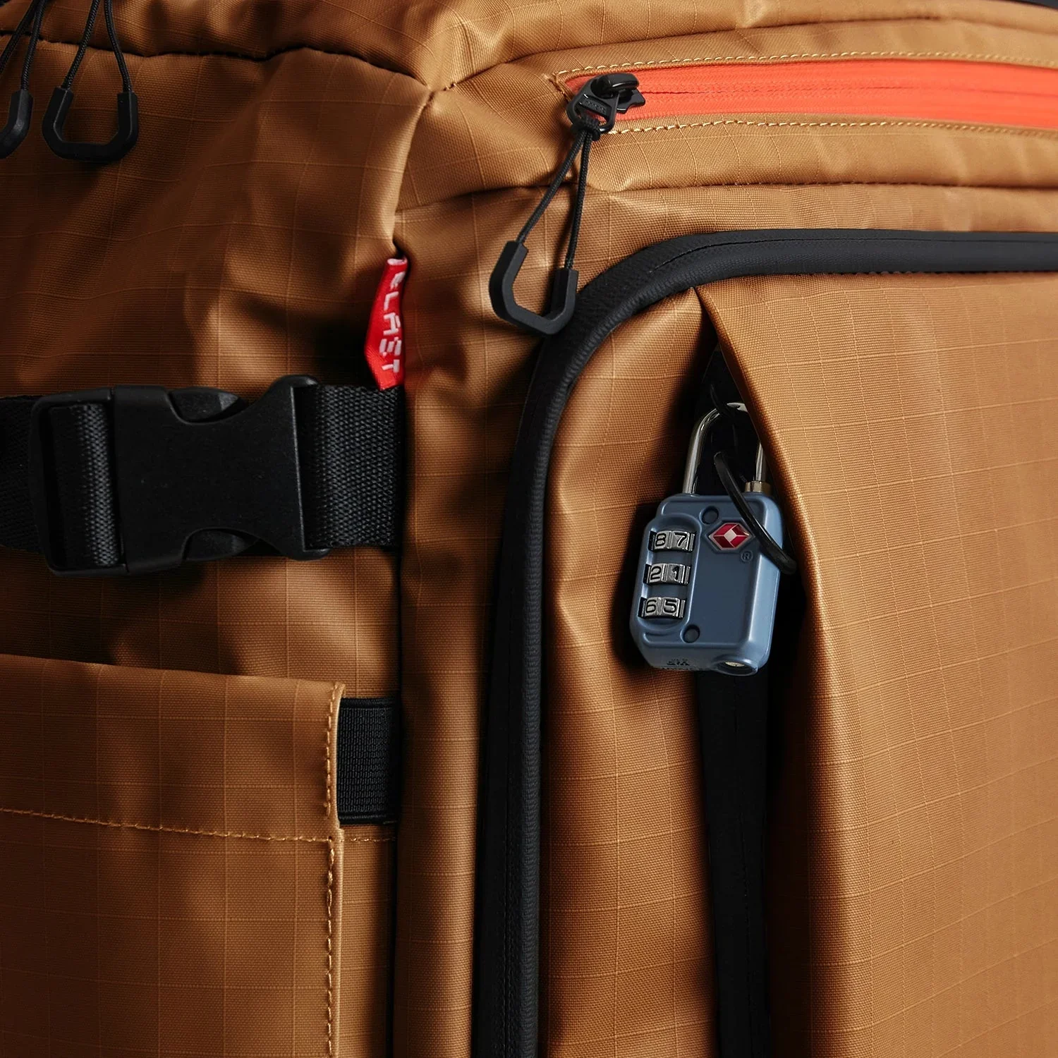Blast Pro 43L Rucksack mit Rollen aus TPU - Image 27