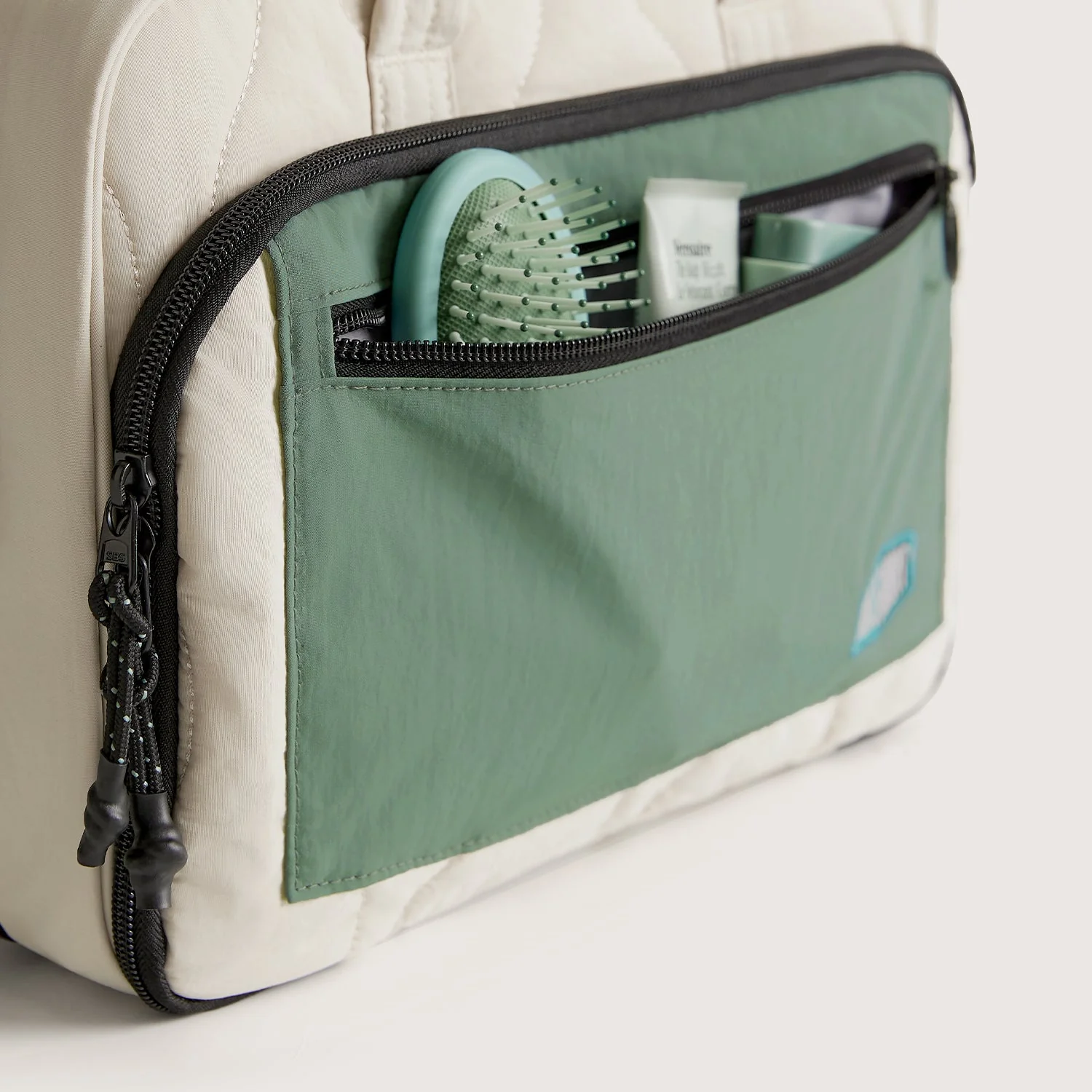 Paz Hanging Toiletry Bag - Image 11