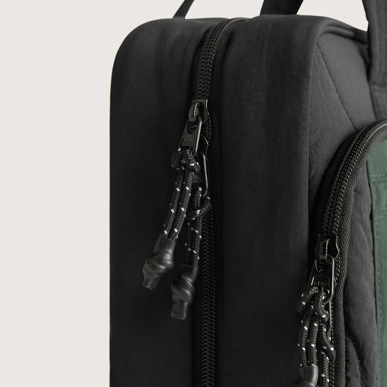 Paz Hanging Toiletry Bag - Image 42